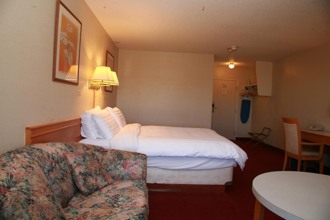 Widus Inn Swift Current Exterior photo